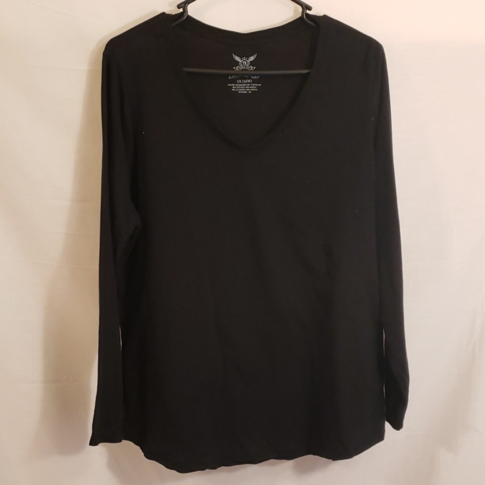 Plain black long sleeve tee